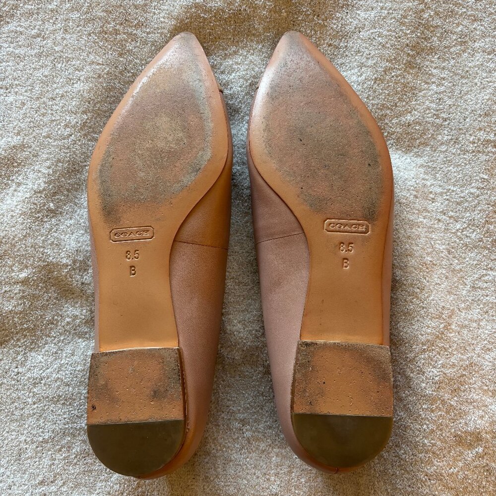 Coach "Wynter" flats in blush leather, patent toe caps, gold bows, size 8.5 - Picture 7 of 8